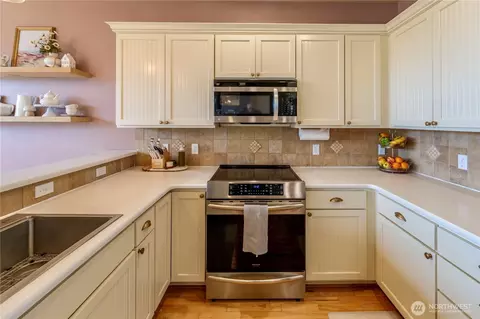 Kitchen - 71 Craftsman Ct, Sequim, WA 98382 photo 3 of 4