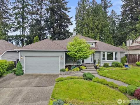 25242 Lake Wilderness Country Club Dr SE, Maple Valley, WA 98038