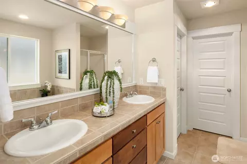 Bath - 17002 16th Dr SE, Bothell, WA 98012 photo 1 of 4