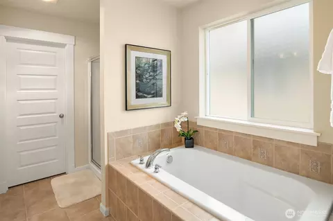 Bath - 17002 16th Dr SE, Bothell, WA 98012 photo 2 of 4
