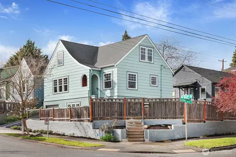 8401 Linden Ave N, Seattle, WA 98103