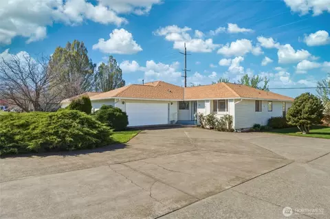 807 SE Sentry Dr, College Place, WA 99324
