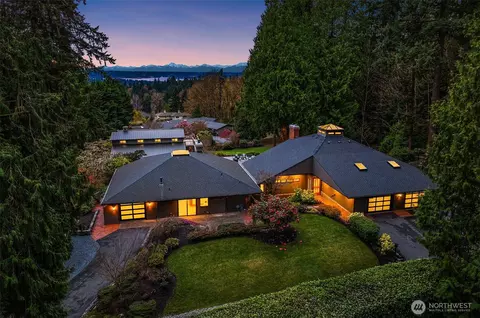 12210 NE 39th St, Bellevue, WA 98005