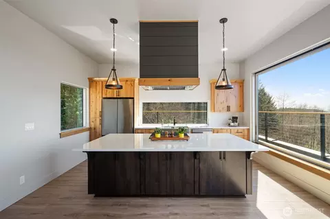 Kitchen - 30108 NE Spud Mountain Rd, Camas, WA 98607 photo 2 of 4