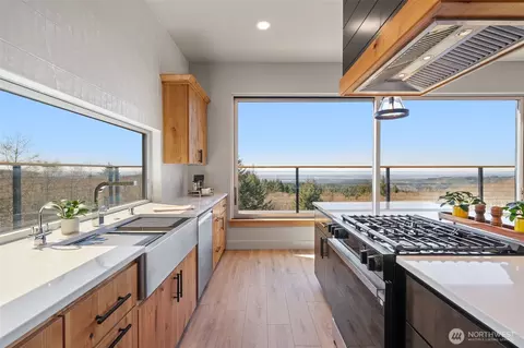 Kitchen - 30108 NE Spud Mountain Rd, Camas, WA 98607 photo 1 of 4