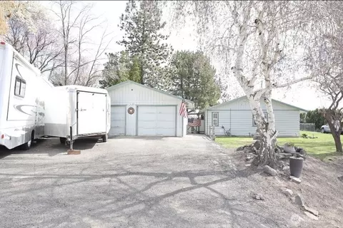 705 N 12th St, Selah, WA 98942