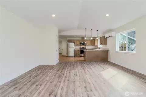 Living - 506 Edith Ave, Walla Walla, WA 99362 photo 1 of 2