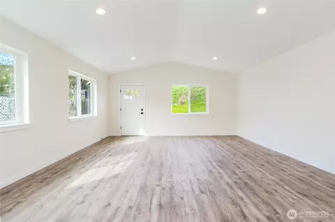 Living - 506 Edith Ave, Walla Walla, WA 99362 photo 2 of 2