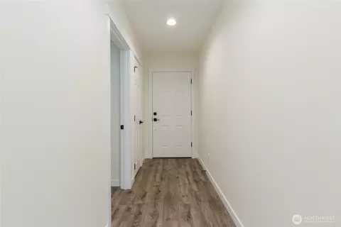 Entry Way - 506 Edith Ave, Walla Walla, WA 99362 photo 2 of 2