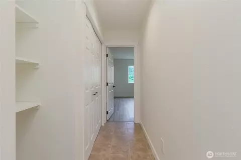 Entry Way - 506 Edith Ave, Walla Walla, WA 99362 photo 1 of 2