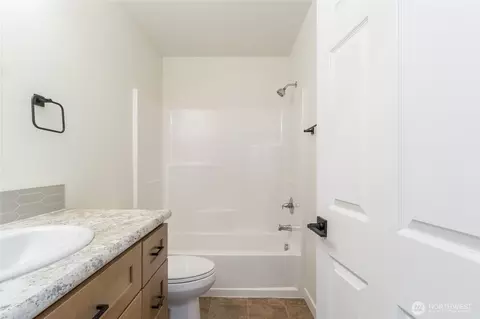 Bath - 506 Edith Ave, Walla Walla, WA 99362 photo 2 of 2