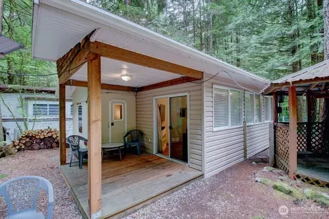215 Big River Blvd E, Deming, WA 98244