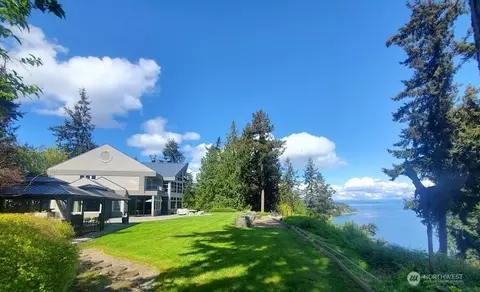 8045 Possession Rd, Clinton, WA 98236