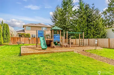 Exterior - 3824 222nd Pl SE, Bothell, WA 98021 photo 4 of 5