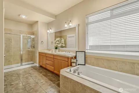 Bath - 3824 222nd Pl SE, Bothell, WA 98021 photo 2 of 4