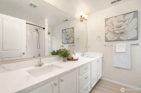 Bath - 917 228th St SE, Bothell, WA 98021 photo 3 of 3