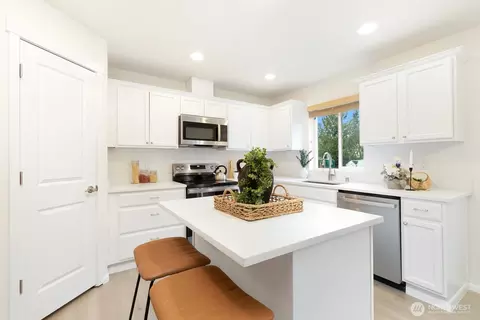 Kitchen - 917 228th St SE, Bothell, WA 98021 photo 2 of 4