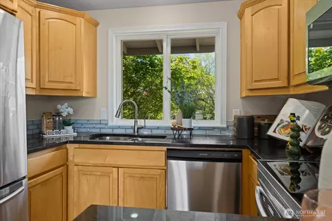Kitchen - 944 Maple St, Edmonds, WA 98020 photo 1 of 3