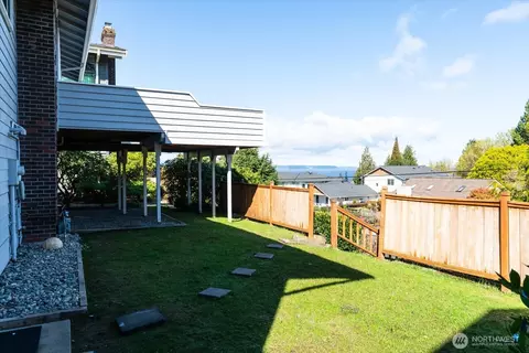 Exterior - 944 Maple St, Edmonds, WA 98020 photo 10 of 12