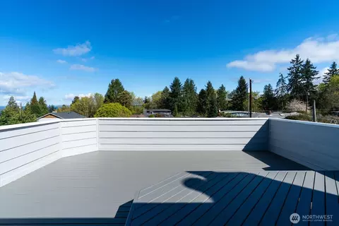 Exterior - 944 Maple St, Edmonds, WA 98020 photo 4 of 12