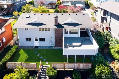 Exterior - 944 Maple St, Edmonds, WA 98020 photo 6 of 12