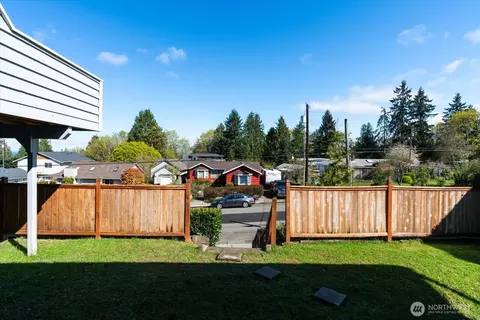 Exterior - 944 Maple St, Edmonds, WA 98020 photo 9 of 12