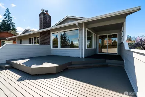 Exterior - 944 Maple St, Edmonds, WA 98020 photo 5 of 12