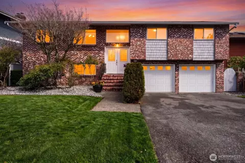 Exterior - 944 Maple St, Edmonds, WA 98020 photo 11 of 12