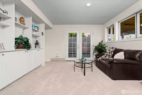 Living - 944 Maple St, Edmonds, WA 98020 photo 6 of 7
