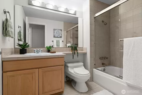 Bath - 944 Maple St, Edmonds, WA 98020 photo 1 of 1