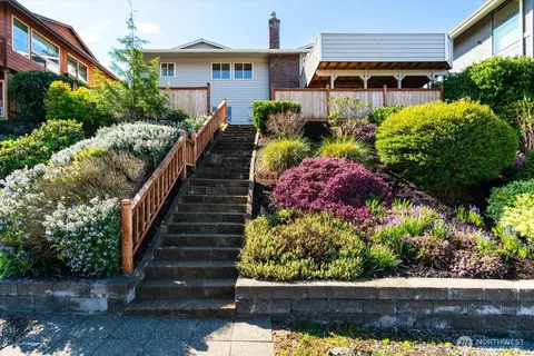 Exterior - 944 Maple St, Edmonds, WA 98020 photo 8 of 12
