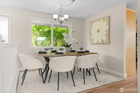 Dining - 944 Maple St, Edmonds, WA 98020 photo 2 of 2