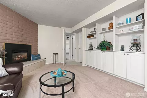 Living - 944 Maple St, Edmonds, WA 98020 photo 7 of 7