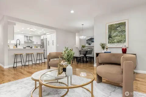 7600 SE 29th St #311, Mercer Island, WA 98040