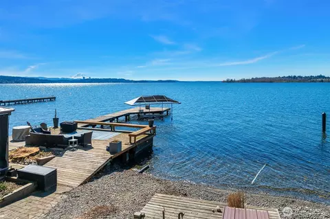 7615 NE Champagne Point Pl, Kirkland, WA 98034
