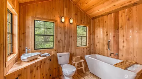 Bath - 79 Judd Cove Rd, Eastsound, WA 98245 photo 2 of 2