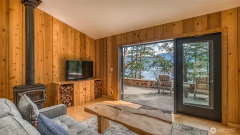 Living - 79 Judd Cove Rd, Eastsound, WA 98245 photo 2 of 4