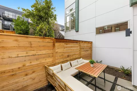 Exterior - 730 A Broadway E, Seattle, WA 98102 photo 3 of 4