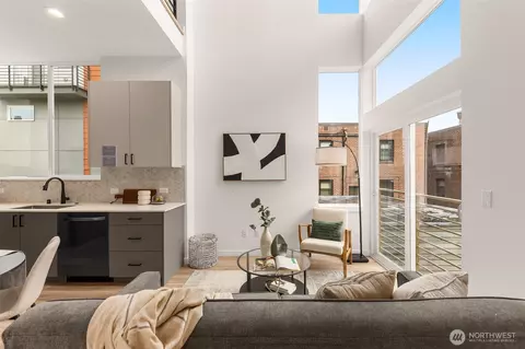 Living - 730 A Broadway E, Seattle, WA 98102 photo 2 of 4