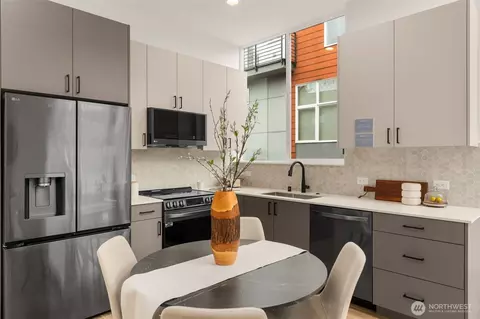 Kitchen - 730 A Broadway E, Seattle, WA 98102 photo 3 of 3