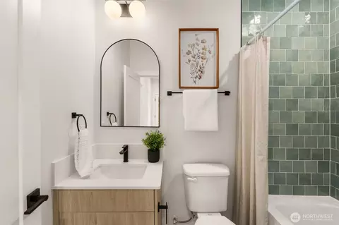 Bath - 730 A Broadway E, Seattle, WA 98102 photo 1 of 3