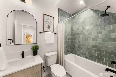 Bath - 730 A Broadway E, Seattle, WA 98102 photo 2 of 3