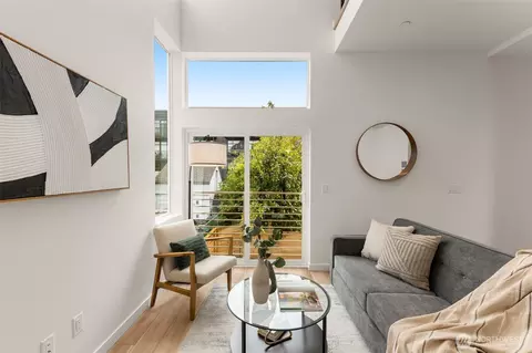 Living - 730 A Broadway E, Seattle, WA 98102 photo 4 of 4