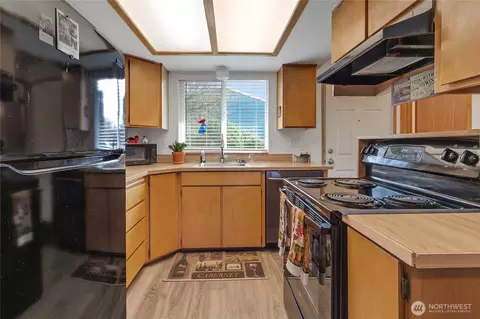 Kitchen - 2707 Initial Pl, Enumclaw, WA 98022 photo 2 of 2