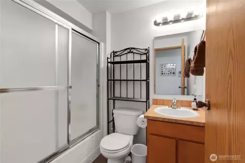 Bath - 2707 Initial Pl, Enumclaw, WA 98022 photo 1 of 1