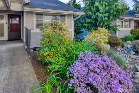 15208 NE 8th St #C4, Bellevue, WA 98007