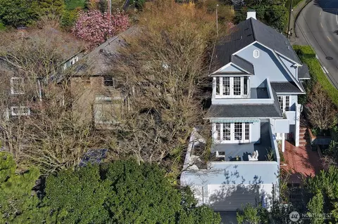 Exterior - 901 11th Ave E, Seattle, WA 98102 photo 3 of 7