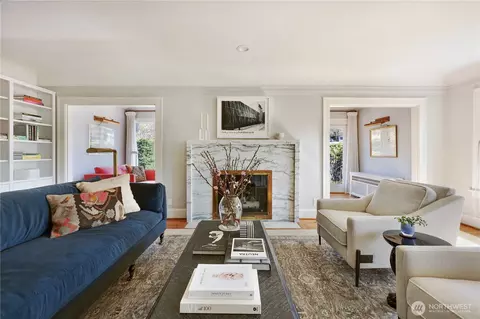 Living - 901 11th Ave E, Seattle, WA 98102 photo 2 of 3