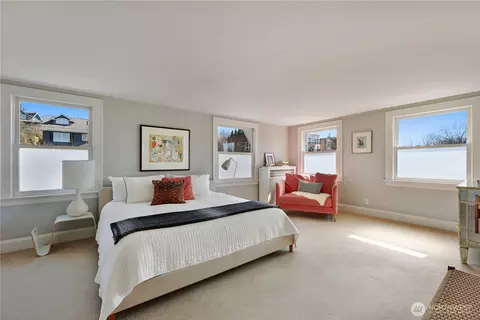 Bedroom - 901 11th Ave E, Seattle, WA 98102 photo 3 of 5