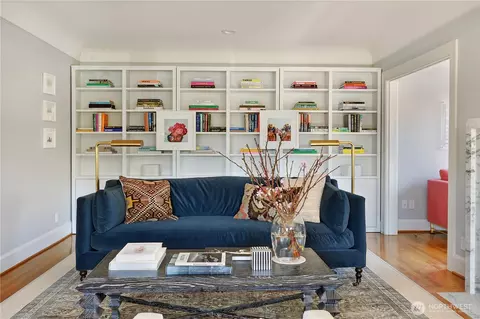 Living - 901 11th Ave E, Seattle, WA 98102 photo 3 of 3